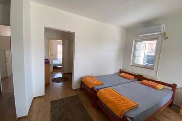 پانسیون Apartmani Jovana