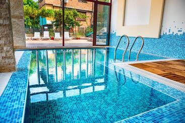 ユースホステル стаи за гост хит хаус и спа