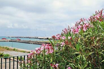 Turistlägenheter Costa Del Molo Casa E Lavoro