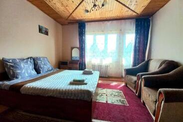 פנסיון у тараса і лесі