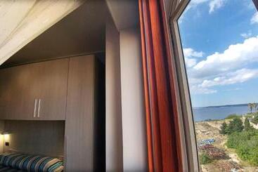 بنسيون Bluemarine Apartment