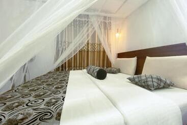 הוסטל Nature Village Inn