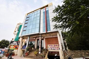 בית מלון כפרי O Jaya Palace