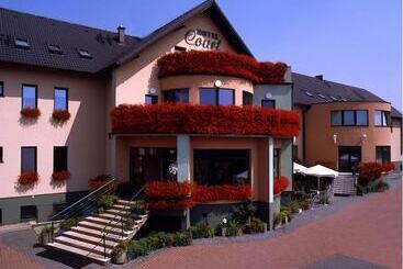 בית מלון כפרי Court Wellness&spa