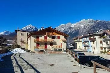 ツーリストアパートメント La Casetta In Montagna