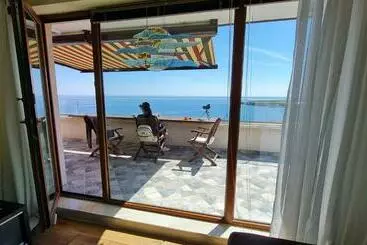 ツーリストアパートメント Magic Sea View