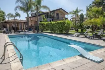 ツーリストアパートメント Villa Etna Da Mare   Xenia Sicily Villas