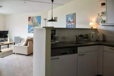 ツーリストアパートメント Ameleven