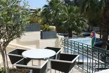 Apartaments turístics Appartement Sur La Pinède à Juan Les Pins