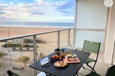 Apartamente turistice Au85, Bel Appartement, Vue Océan, Pied De La Plage