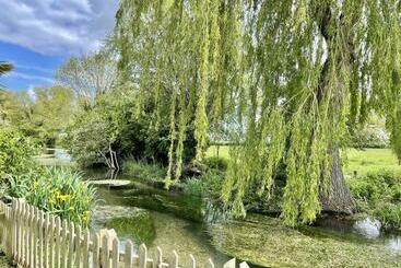 شقق خاصة سياحية Willow Tree Lodge Cosy Lodge In The Heart Of The Kent Countryside