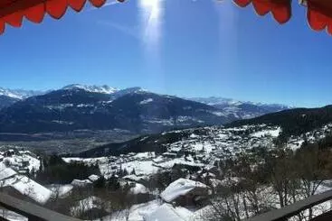 ツーリストアパートメント Moderno Appartamento Con Splendida Vista Alpi