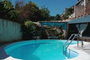 דירות לתיירים Belle Maison De Caractere Dans Village Et Sa Piscine Privée 7 Pers 3 Chambres 12 Rue Emile Zola