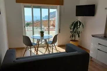 ツーリストアパートメント Amazing View Over The Sea And Village