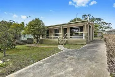 ツーリストアパートメント The Beach Hut