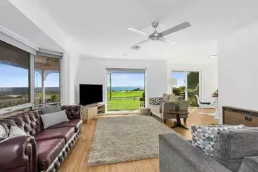 ツーリストアパートメント Waterfront   Bay Views   Edgewater Springs