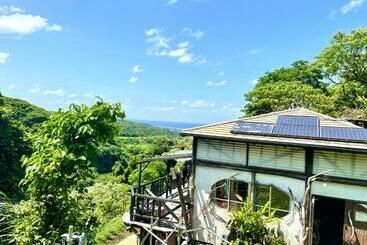 Apartamentos turísticos やんばる月光荘一棟貸しロッジ