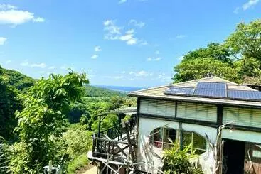 ツーリストアパートメント やんばる月光荘一棟貸しロッジ
