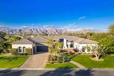 ツーリストアパートメント Desert Gated Estate
