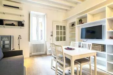 آپارتمان‌های توریست‌ها Lovely Apartment On The Navigli River By Easylife