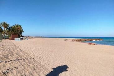 ツーリストアパートメント Apartamento Naturista En Urbanización Naturista En Primera Línea Del Mar Y De La Playa Naturista De