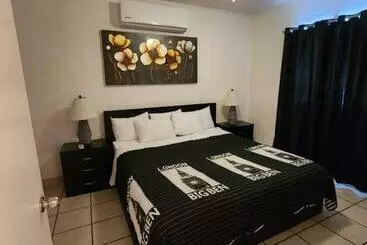 ツーリストアパートメント Very Secured House 7 Minutes From The Beach