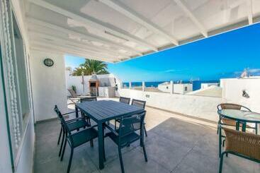 Жильё для туристов Bungalow Bellavista 13 3 Bed/2 Bath 1 Toilet Communal Pool Wifi