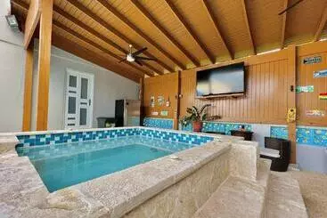آپارتمانهای توریستها Casa Colinas: El Yunque Rainforest Villa With Pool, Heated Jacuzzi & Terrace