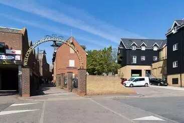 Turistihuoneistot Velvet 2 Bedroom Apartment, Brewery Road, Hoddesdon
