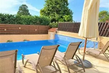 Apartaments turístics Villa Anastasia ,150 M To Coral Bay Beach