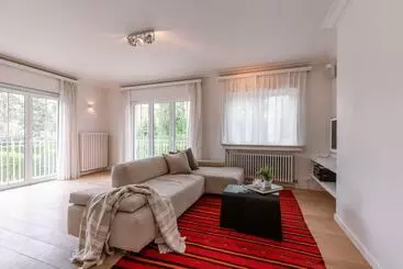 ツーリストアパートメント Family Apartment With Lovely Garden And Parking