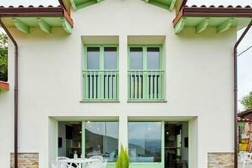 شقق خاصة سياحية La Chapisteria De Somao