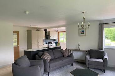 شقق خاصة سياحية Lyn Leven Cottages