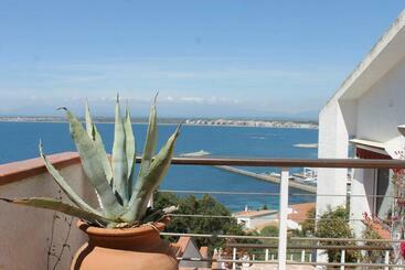 Жильё для туристов Agi Villa Poncella