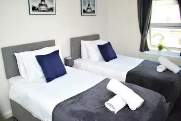 ツーリストアパートメント Contractor S Bliss  5 Bedroom House With Free Parking For 7 Guests, Super Fast Wifi  Fran Properties