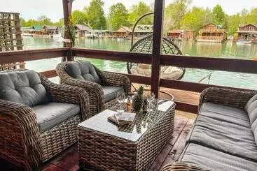 آپارتمان‌های توریست‌ها Cottage Anastasija