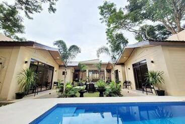 Apartamentos turísticos Vyu Private Villa   Tagaytay