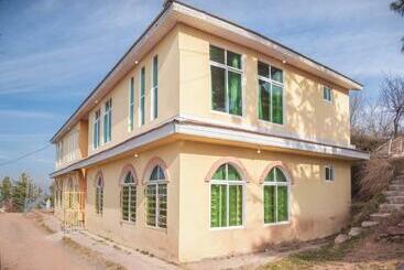 آپارتمان‌های توریست‌ها Bhurban Villas