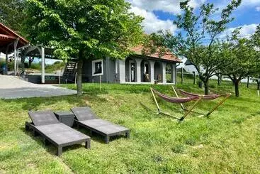 ツーリストアパートメント Völgyhíd Village Balaton