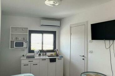 관광객 아파트 סטודיו חדש ויפה עם נוף לים