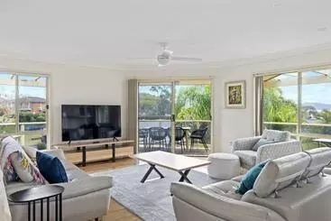ツーリストアパートメント Pet Friendly   Views  Meters To The Beach & Anchorage Port Stephens