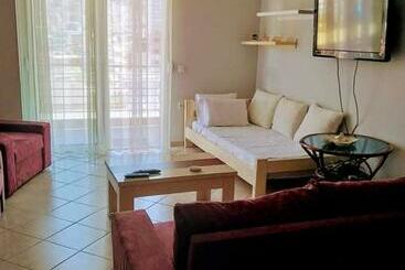 ツーリストアパートメント Gaus Apartment Sarande