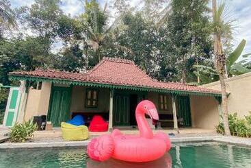 דירות לתיירים Ubu Villa Borobudur   3 Bedrooms Villa Near Borobudur Temple