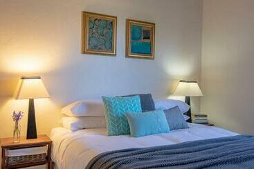 شقق خاصة سياحية Dawns Sleeps 4 In 2 Queens With 2 Ensuites Wifi In Town