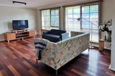 דירות לתיירים Spacious And Cozy Home Next To Glen Waverley