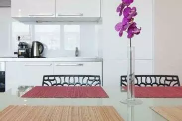 آپارتمان‌های توریست‌ها After Six Apartment