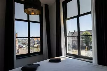 Turistihuoneistot En Stadscafé De Dam L Hotel Monnickendam