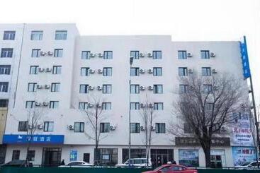 Hotel Hanting  Shenyang Santaizi Metro Station