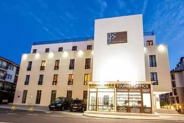 Turistihuoneistot Gallery Suites