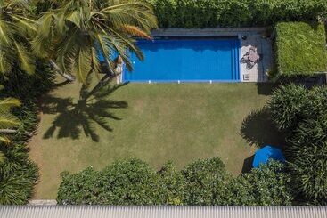 Отель Saffron And Blue